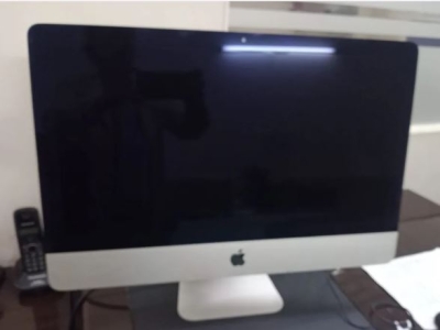 DESKTOP COMPUTER APPLE