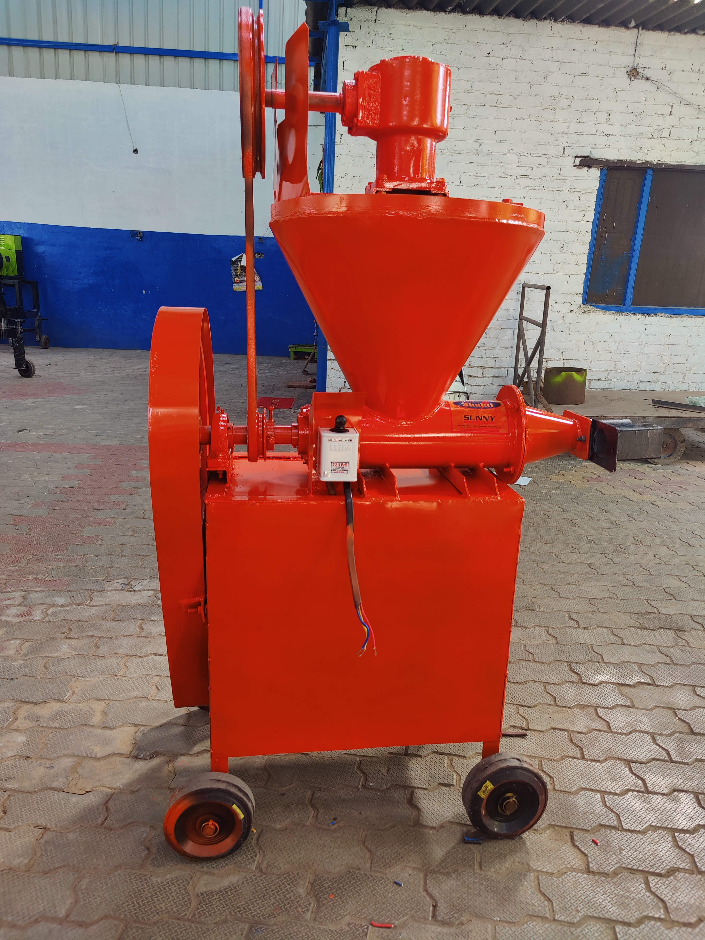 COW DUNG LOG MAKING MACHINE AUTOMATIC